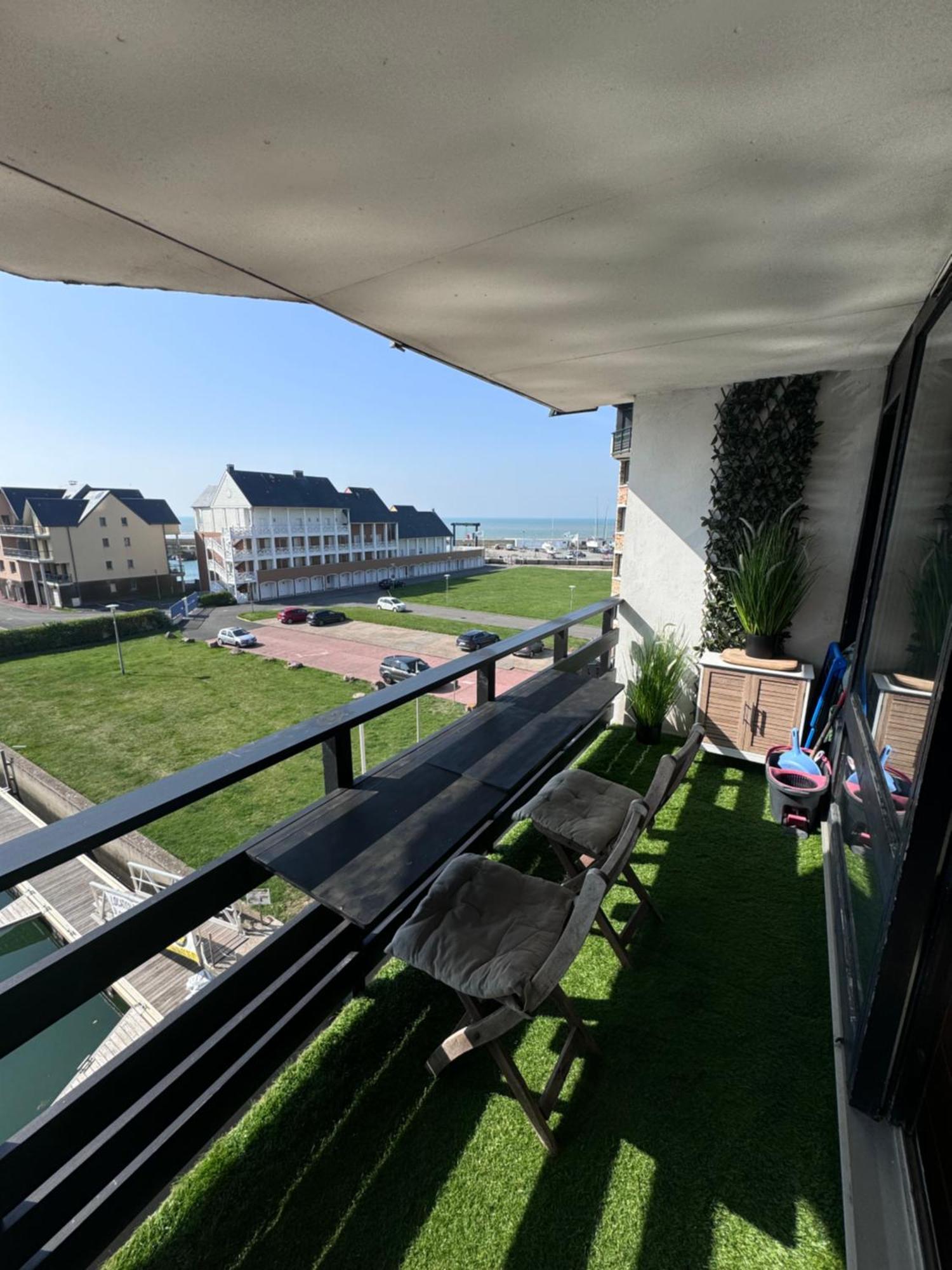 Logement Entier Dans Le Port De 多维尔 外观 照片